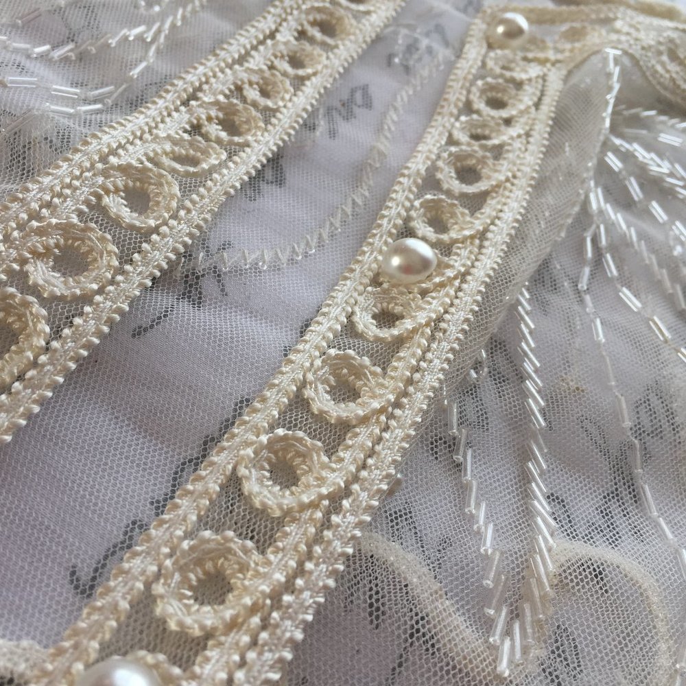 Ladies Lace Beaded Jacket Ivory L/XL Unique Int'l